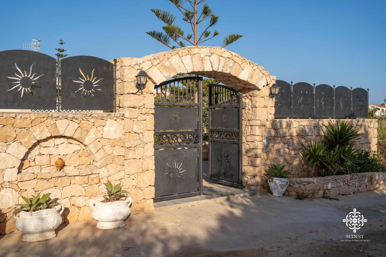 Borgo Marino Beach Residence Lampedusa Exterior photo